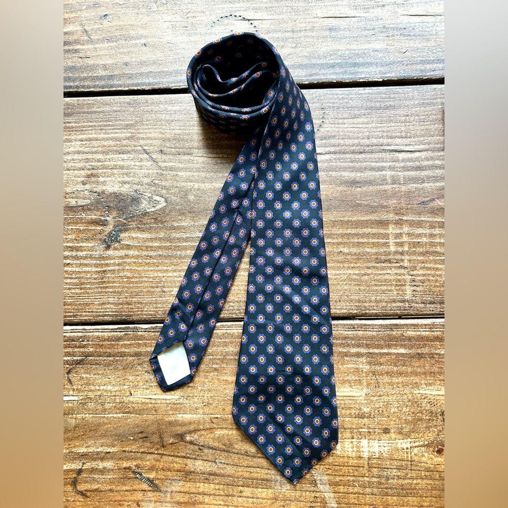 Brooks Brothers Makers Navy and Red Patterned Tie
